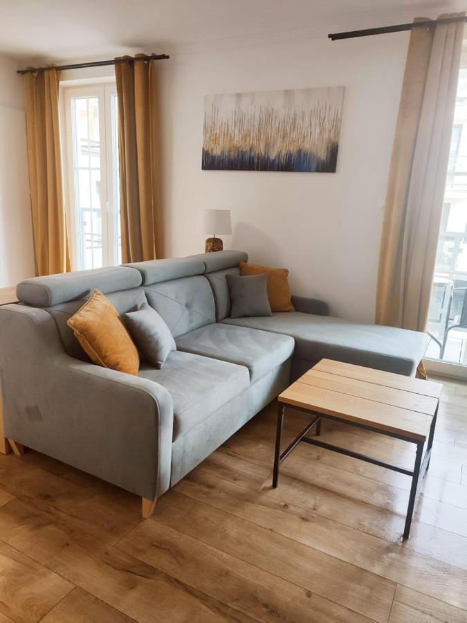 Miodowy Apartament Złotów Bagian luar foto